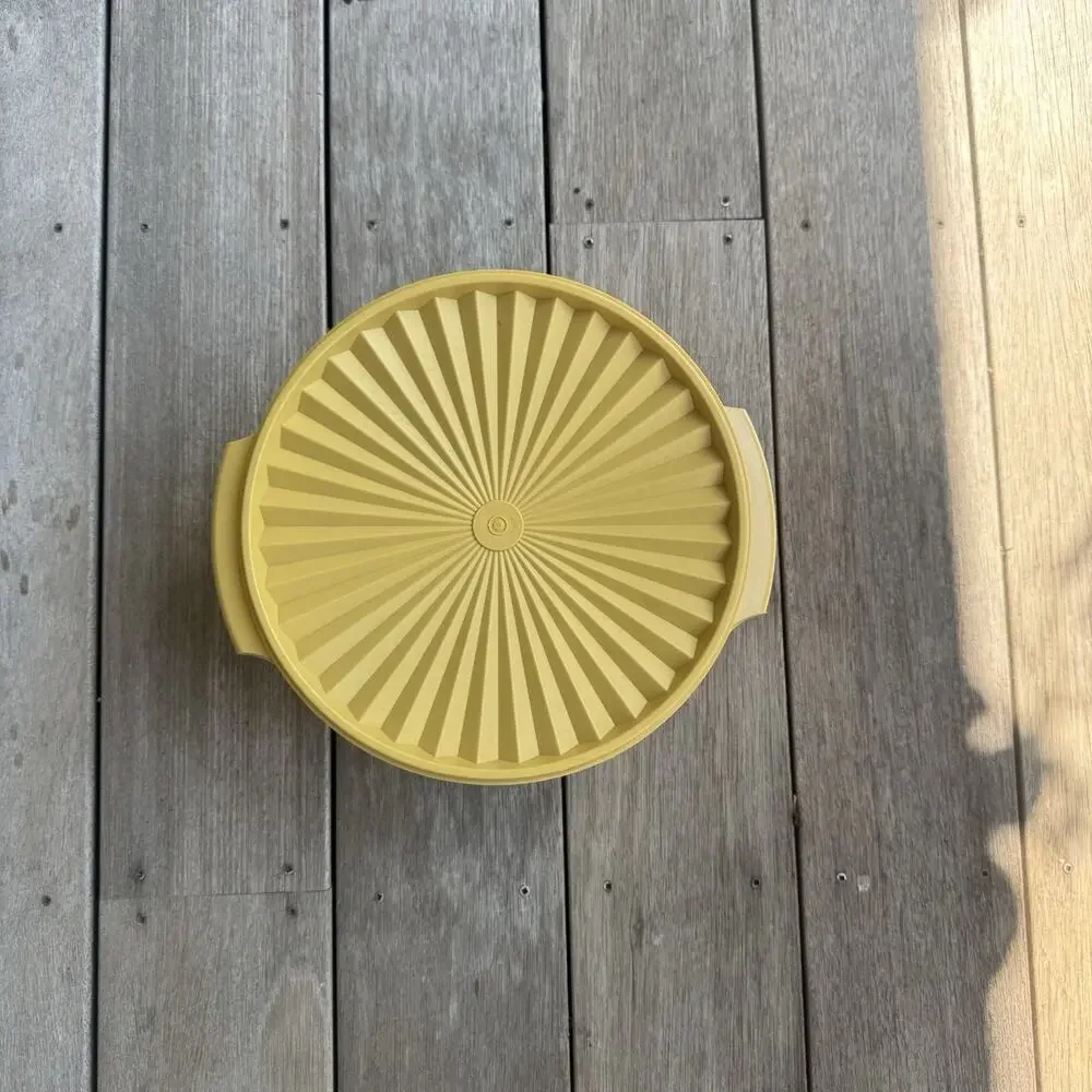 Vtg Tupperware 17 Cup Harvest Gold Round Salad Bowl Container 880-5-w/Lid 881-1